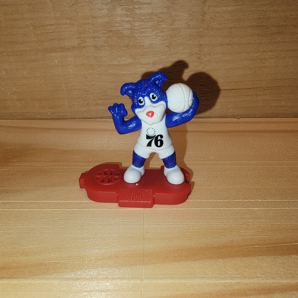 Franklin the Dog Figurine – NBA Kinder Egg Limited Edition – Philadelphia 76ers
